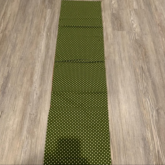 Christmas Table Runner - Picture 3 of 5